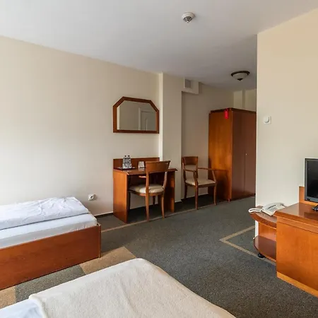 Pallas 4*
