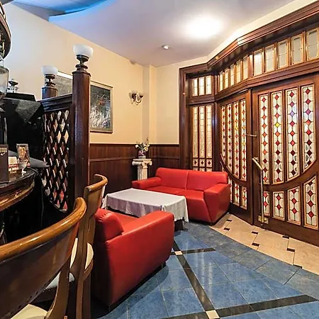 Pallas 4*